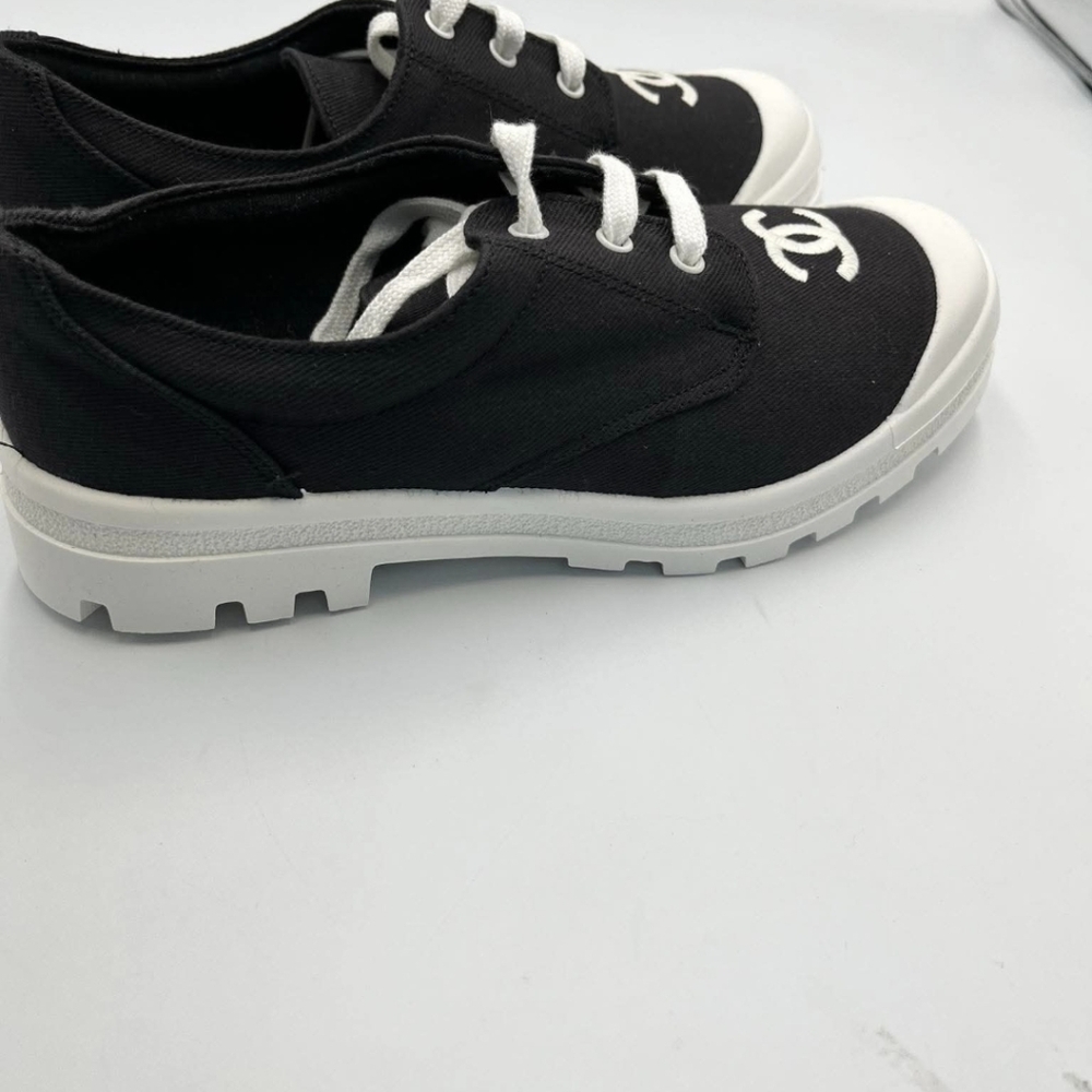 CHANEL Monochrome Canvas Sneakers - Picture 6 of 6